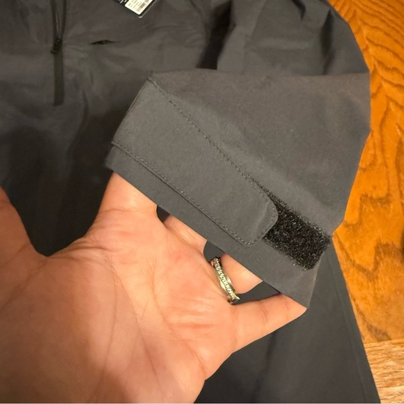 NEW Travis Mathew Men's On Course Golf Jacket Black Sz M Waterproof Lightweight - Picture 13 of 15